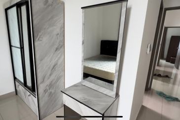 SKS Habitat Apartment, Larkin