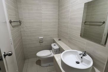 D'Summit Residences @ Kempas Utama