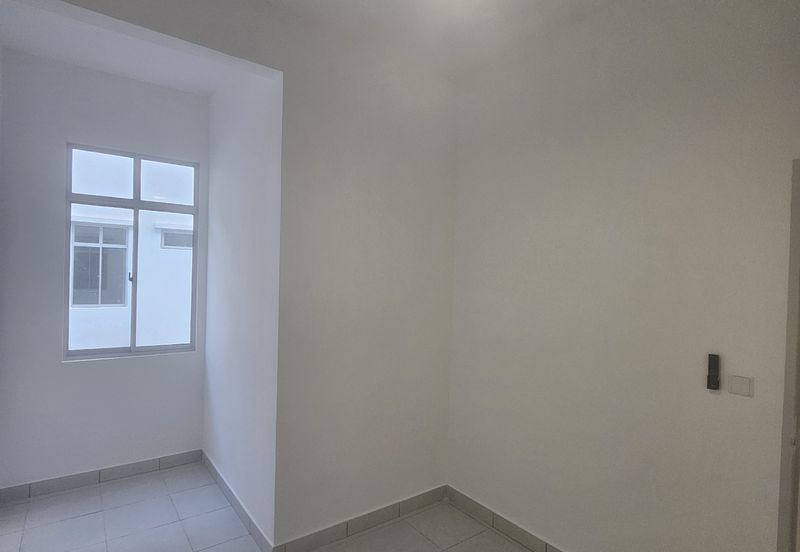 Erica @ Meridin East