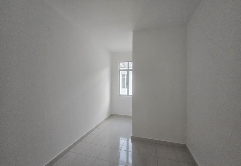 Erica @ Meridin East