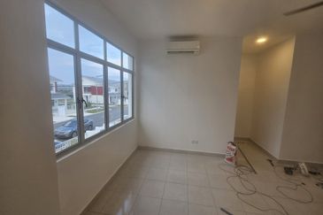 Erica @ Meridin East