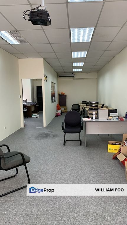 Mount Austin 1st Floor Spacious Unfurnished Shop Lot Low Deposit Rent, Johor, Johor Bahru
