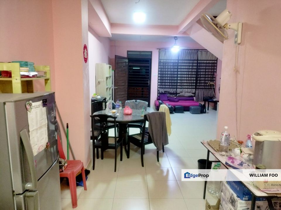Scientex @ Senai 4 Beds 3 Baths Basic Furnished Nice Unit For Rent, Johor, Senai