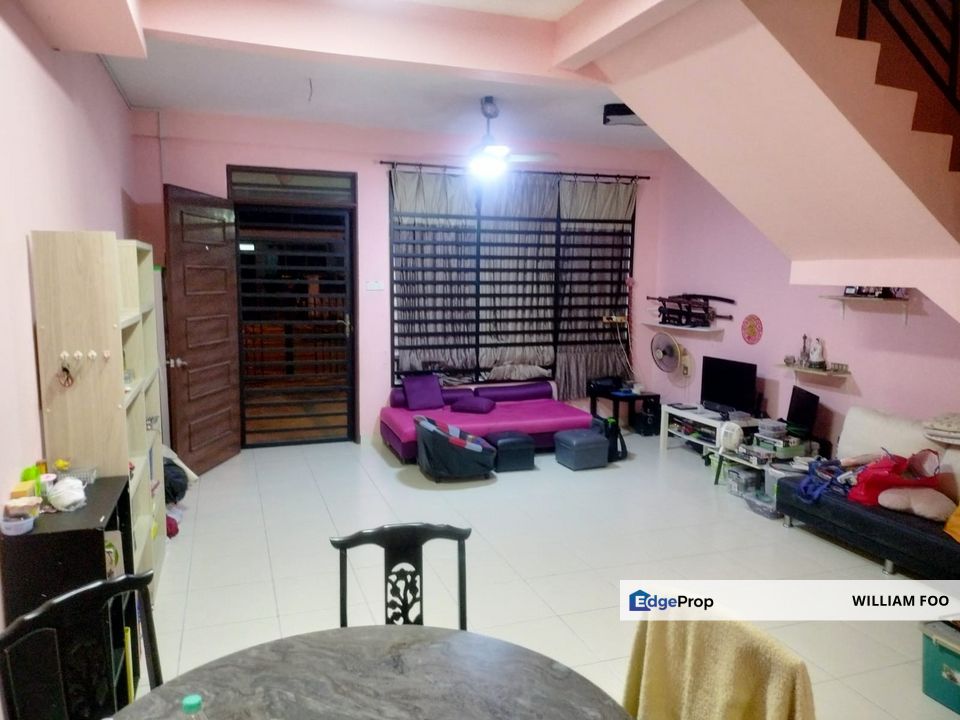 Scientex @ Senai 4 Beds 3 Baths Basic Furnished Nice Unit For Rent, Johor, Senai