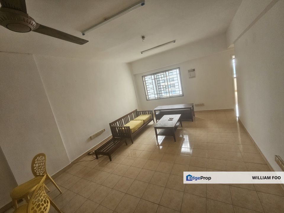 Bayu Puteri 3 @ Taman Bayu Near CIQ 3 Bedrooms Newly Painted Partial Furnished For Rent, Johor, Johor Bahru