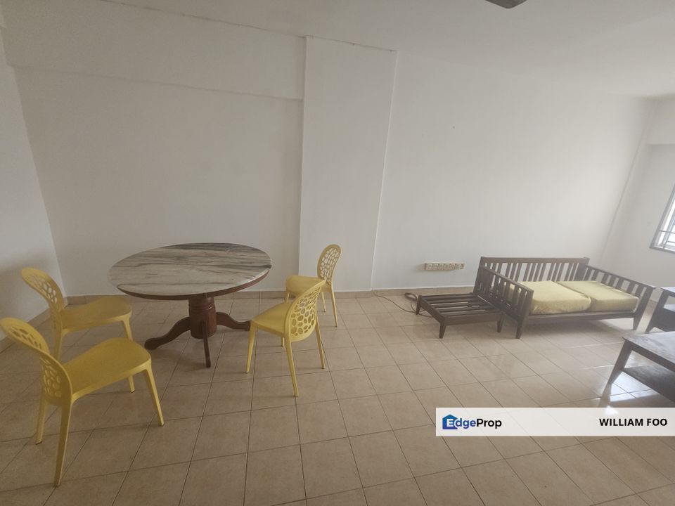 Bayu Puteri 3 @ Taman Bayu Near CIQ 3 Bedrooms Newly Painted Partial Furnished For Rent, Johor, Johor Bahru