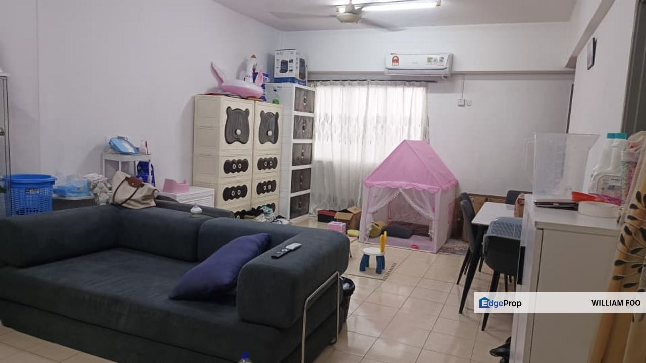 Bayu Puteri 3 @ Taman Bayu Near CIQ 3 Bedrooms Partial / Fully Furnished For Sale, Johor, Johor Bahru
