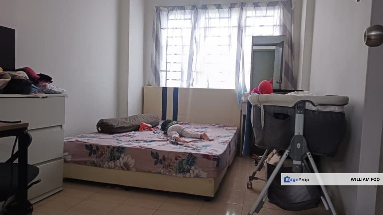 Bayu Puteri 3 @ Taman Bayu Near CIQ 3 Bedrooms Partial / Fully Furnished For Sale, Johor, Johor Bahru