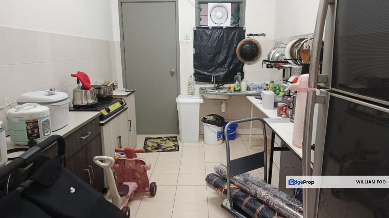 Bayu Puteri 3 @ Taman Bayu Near CIQ 3 Bedrooms Partial / Fully Furnished For Sale, Johor, Johor Bahru