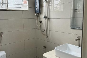 1.5 Story House for Sale - Fully Renovated Freehold - High Ceiling