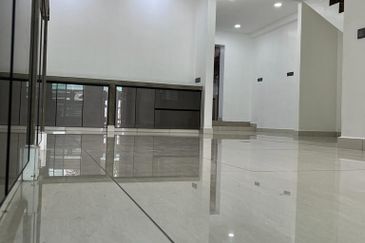 1.5 Story House for Sale - Fully Renovated Freehold - High Ceiling