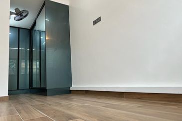 1.5 Story House for Sale - Fully Renovated Freehold - High Ceiling