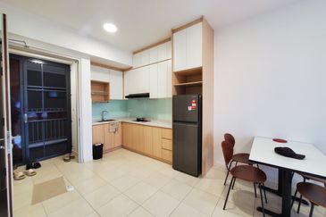 THE PULSE RESIDENCE & THE PULSE