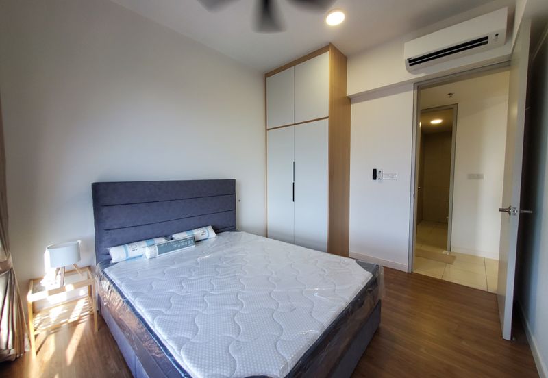 THE PULSE RESIDENCE & THE PULSE