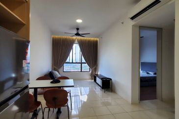 THE PULSE RESIDENCE & THE PULSE