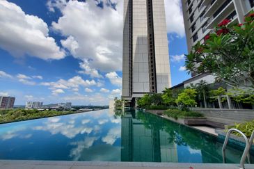 THE PULSE RESIDENCE & THE PULSE