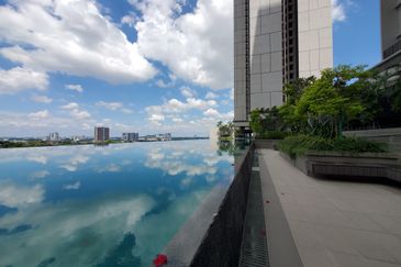 THE PULSE RESIDENCE & THE PULSE