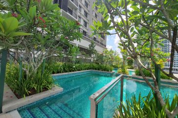 THE PULSE RESIDENCE & THE PULSE