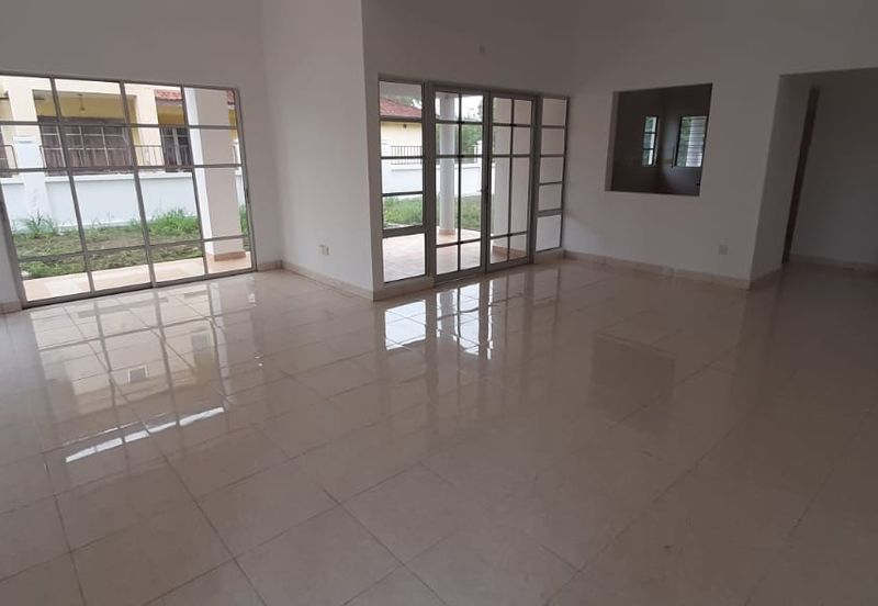 EMERALD PARK (SEREMBAN 2)