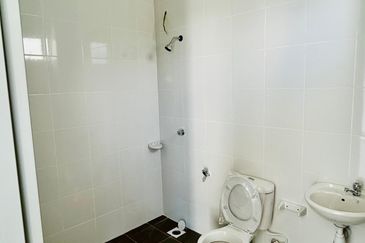 Double Storey Terrace House @ Taman Kirby Seremban for Rent