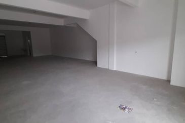 Ground Floor Shop @ Pusat Perniagaaan Merak, Rasah for Rent