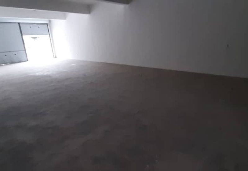 Ground Floor Shop @ Pusat Perniagaaan Merak, Rasah for Rent