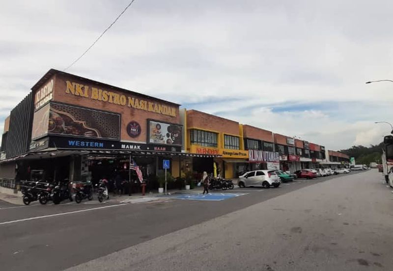 Ground Floor Shop @ Pusat Perniagaaan Merak, Rasah for Rent