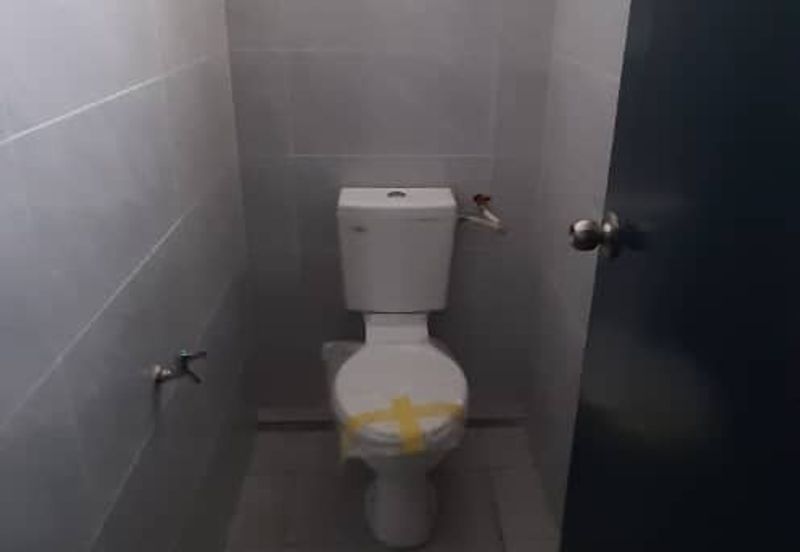 Ground Floor Shop @ Pusat Perniagaaan Merak, Rasah for Rent