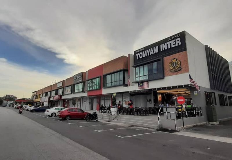 Ground Floor Shop @ Pusat Perniagaaan Merak, Rasah for Rent