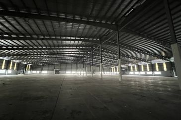 West Port, Pulau Indah