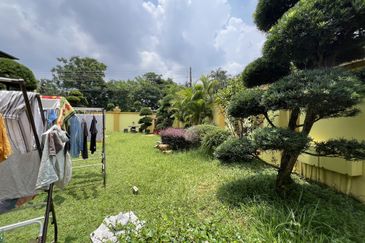 Beautiful and spacious Freehold bungalow for sale in ss19 subang jaya