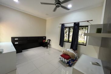 Beautiful and spacious Freehold bungalow for sale in ss19 subang jaya