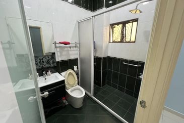 Beautiful and spacious Freehold bungalow for sale in ss19 subang jaya