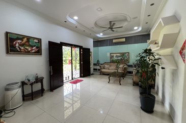Beautiful and spacious Freehold bungalow for sale in ss19 subang jaya