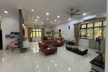 Beautiful and spacious Freehold bungalow for sale in ss19 subang jaya