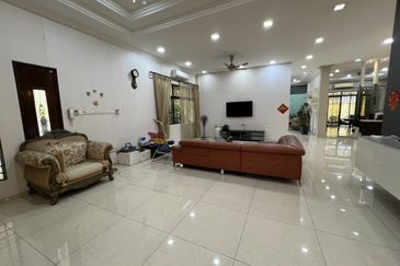 Beautiful and spacious Freehold bungalow for sale in ss19 subang jaya