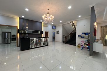 Beautiful and spacious Freehold bungalow for sale in ss19 subang jaya