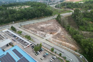 1.8ac Seremban Forest heights Main Road Corner Freehold Commercial land for sale