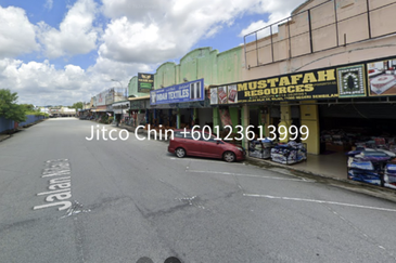 Nilai 3 Freehold end lot link factory for sale/rent 30x100
