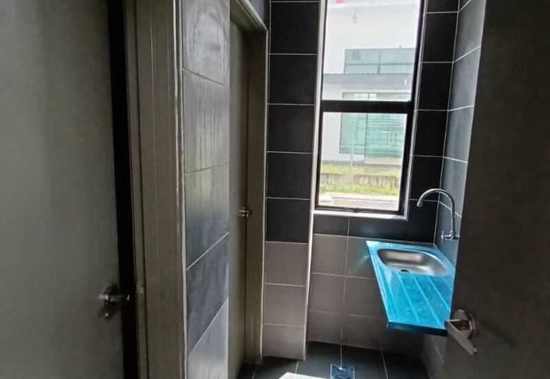 New factory & warehouse to let in Autopark City KD