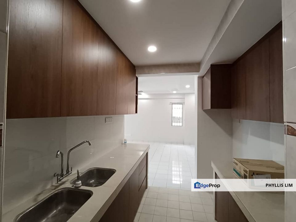 Newly renovated corner unit in Pelangi Damansara, new appliances & extra plug points, Selangor, Bandar Utama