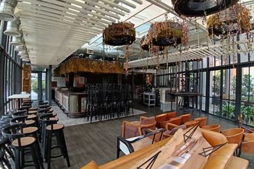 Fitted F&B space on the ground floor in DC Mall, Damansara Heights