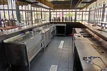 Fitted F&B space on the ground floor in DC Mall, Damansara Heights