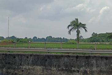 Agricultural land zoned for residential development on arterial road in Klang