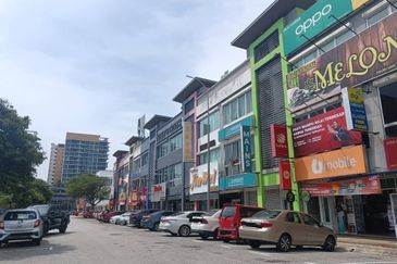 PD Waterfront shop lot for sale with tenancy, near to beach side & main road