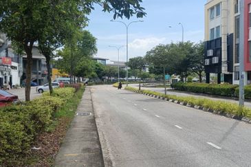 PD Waterfront shop lot for sale with tenancy, near to beach side & main road