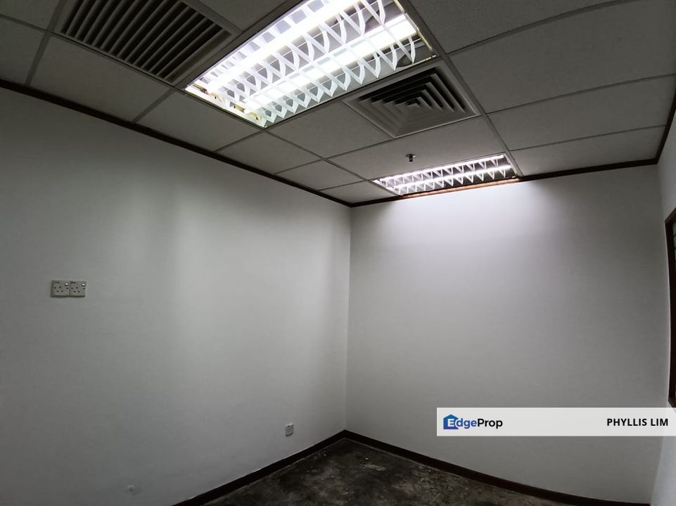 Small, partially fitted office with 2 rooms in KLCC, convenient location, Kuala Lumpur, KLCC