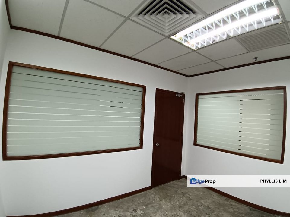 Small, partially fitted office with 2 rooms in KLCC, convenient location, Kuala Lumpur, KLCC