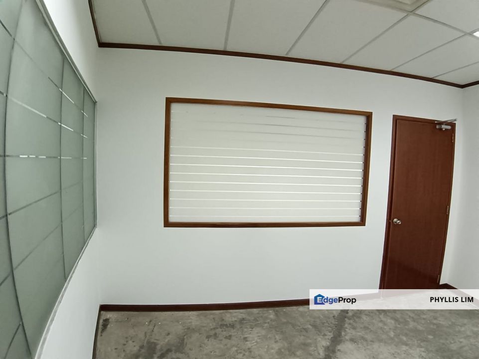 Small, partially fitted office with 2 rooms in KLCC, convenient location, Kuala Lumpur, KLCC