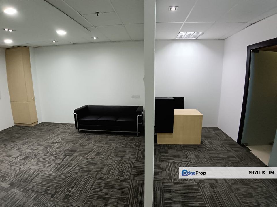 Cozy semi-fitted office at UOA Jalan Pinang, near to malls & LRT station, Kuala Lumpur, KLCC